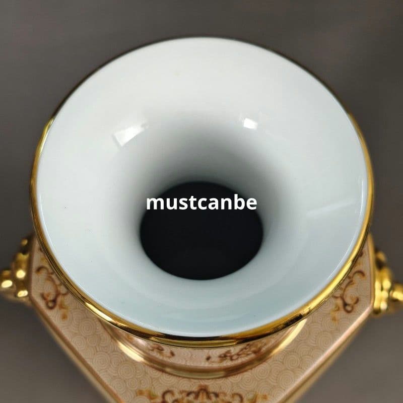 景徳鎮 蒔金四方磁器王瓶 陶磁器 装飾品 現代工芸品 美術品 置物