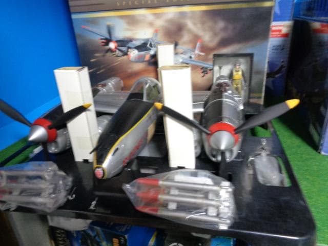 1/18スケール P-38 Lightning