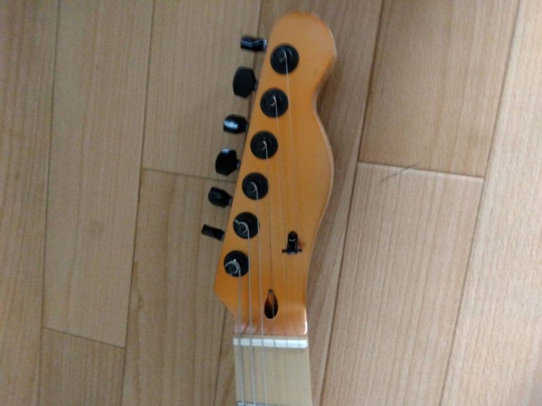 こ*き様 フライングVスタイル エレキギター オレンジ