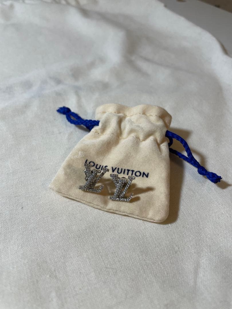 ど*L様 Louis Vuitton ロゴピアス