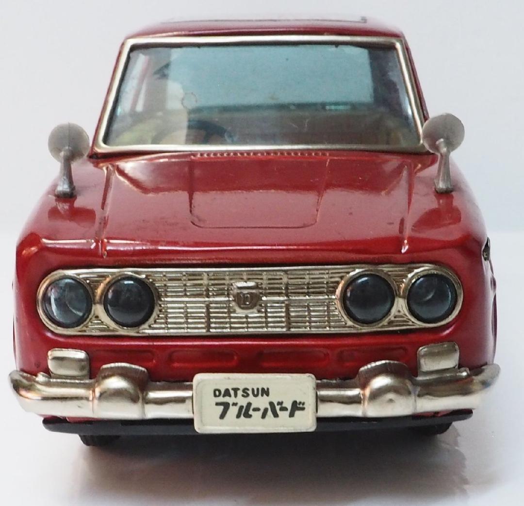 萬代屋【ダットサン ブルーバー赤モーターハイウェイ動作不良】ブリキ製ミニカー箱無