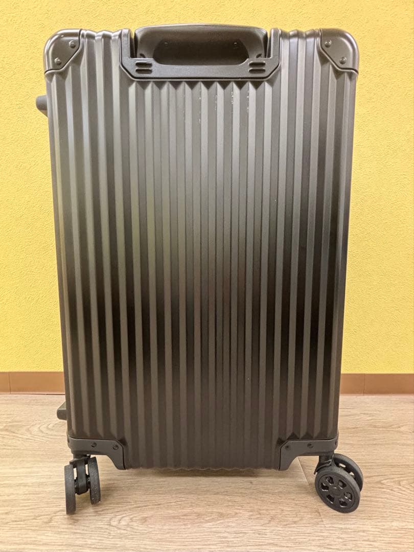 ほぼ新品です！！ブラック アルミニウム キャリーケース