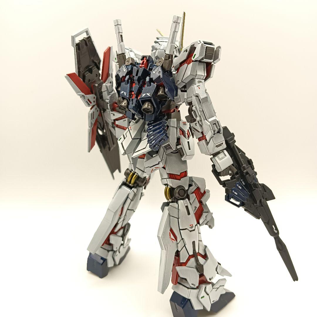 HGユニコーンガンダム、チタニウムフィニッシュ風全塗装完成品