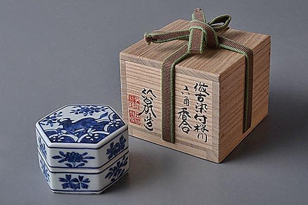 u232 茶道具　三浦竹泉　古染付写桜川六角香合