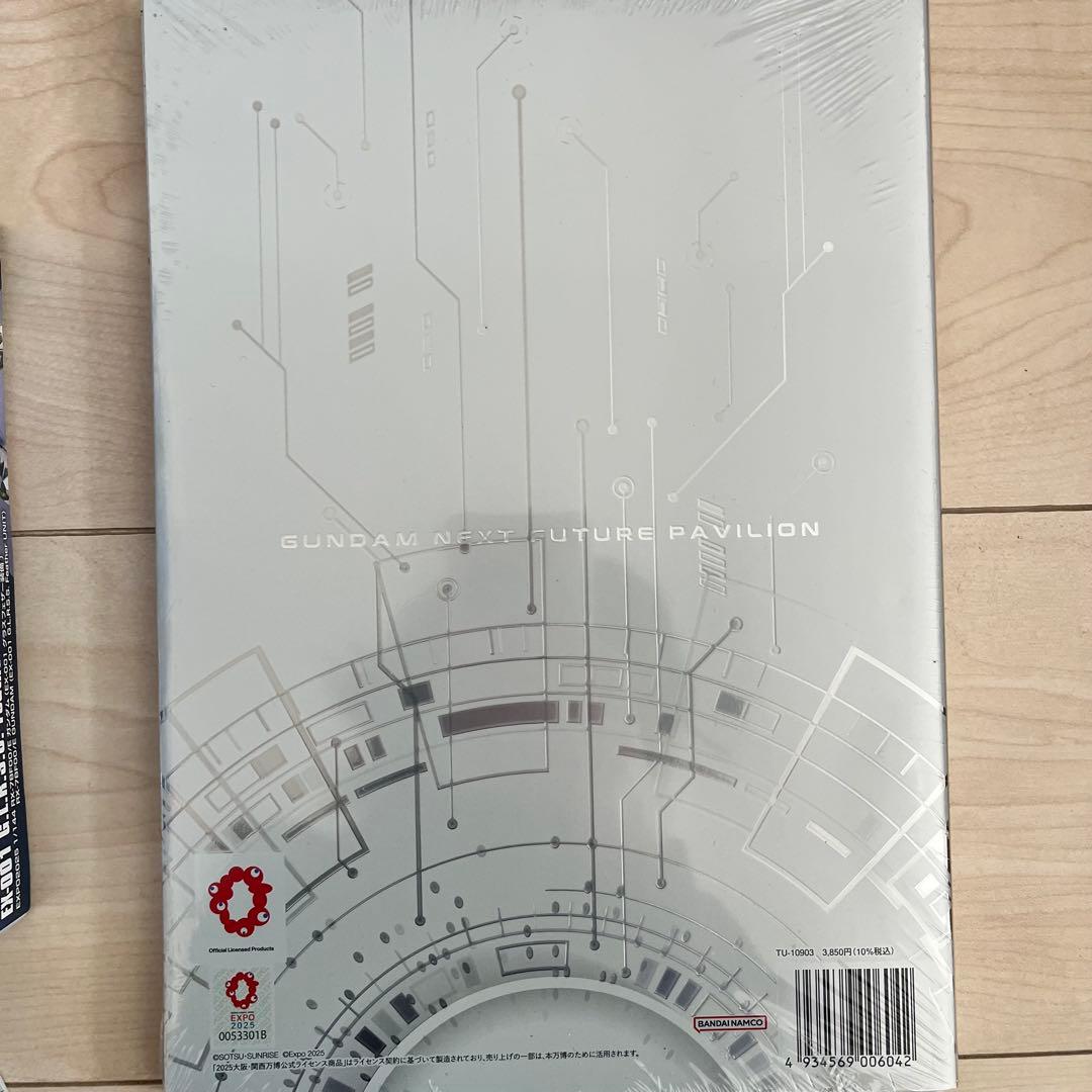 GUNDAM NEXT FUTURE PAVILION プラモデル　ガイドブック