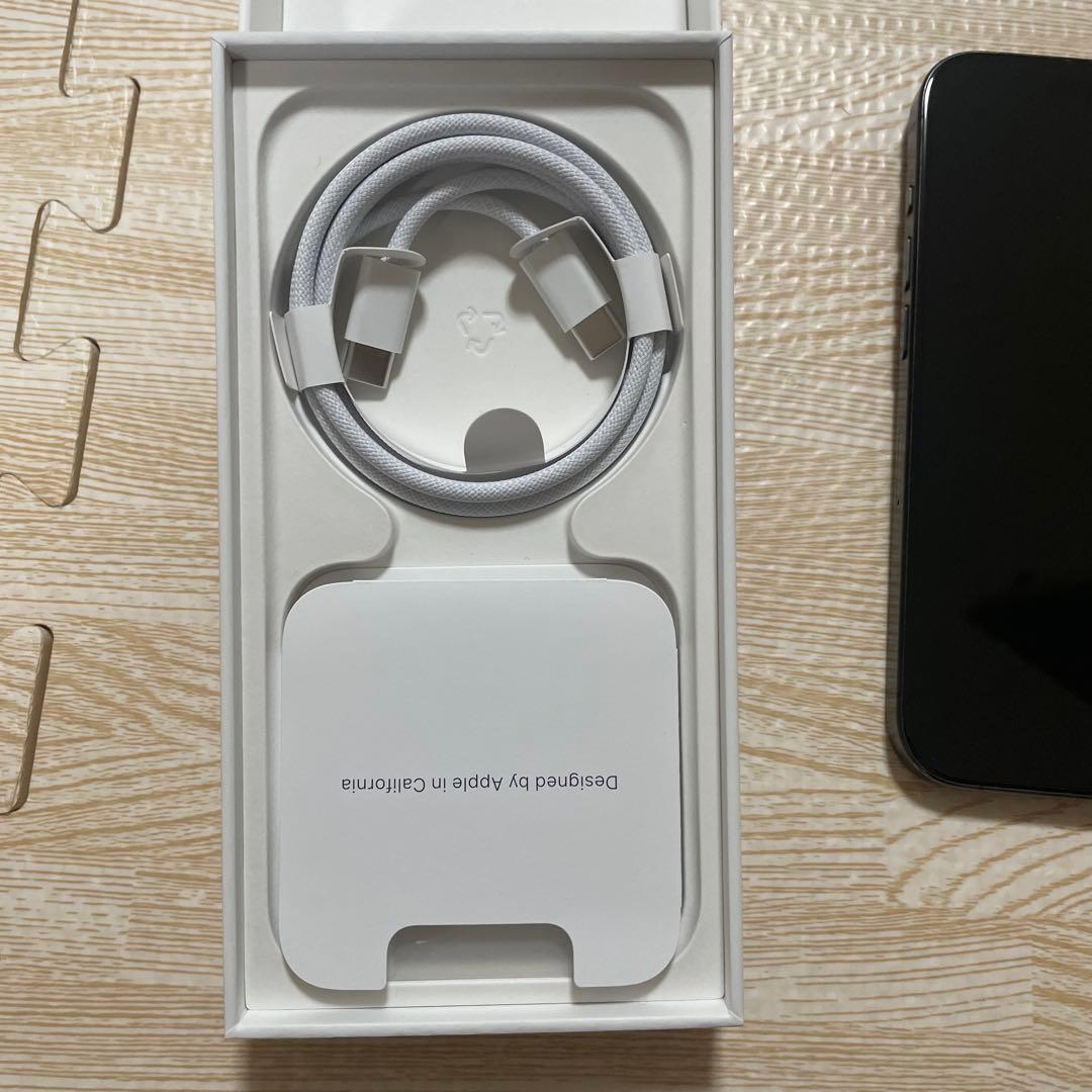 Apple iPhone 15 Pro 本体　SIMフリー