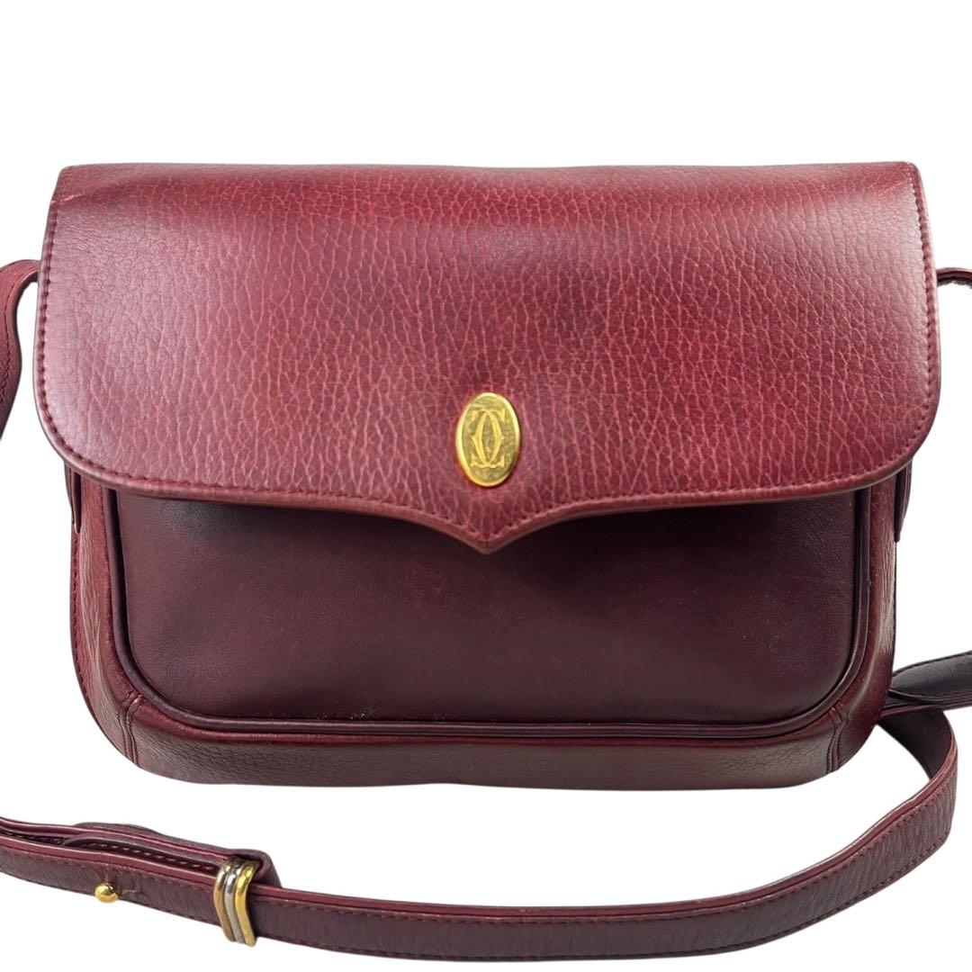 カルティエ　ショルダーバッグ　レザー　マストライン　斜め掛け　ロゴ金具