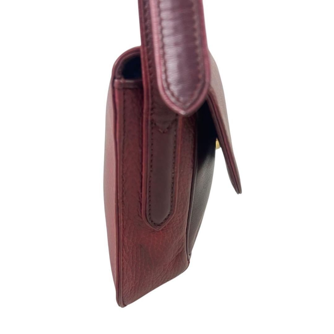 カルティエ　ショルダーバッグ　レザー　マストライン　斜め掛け　ロゴ金具