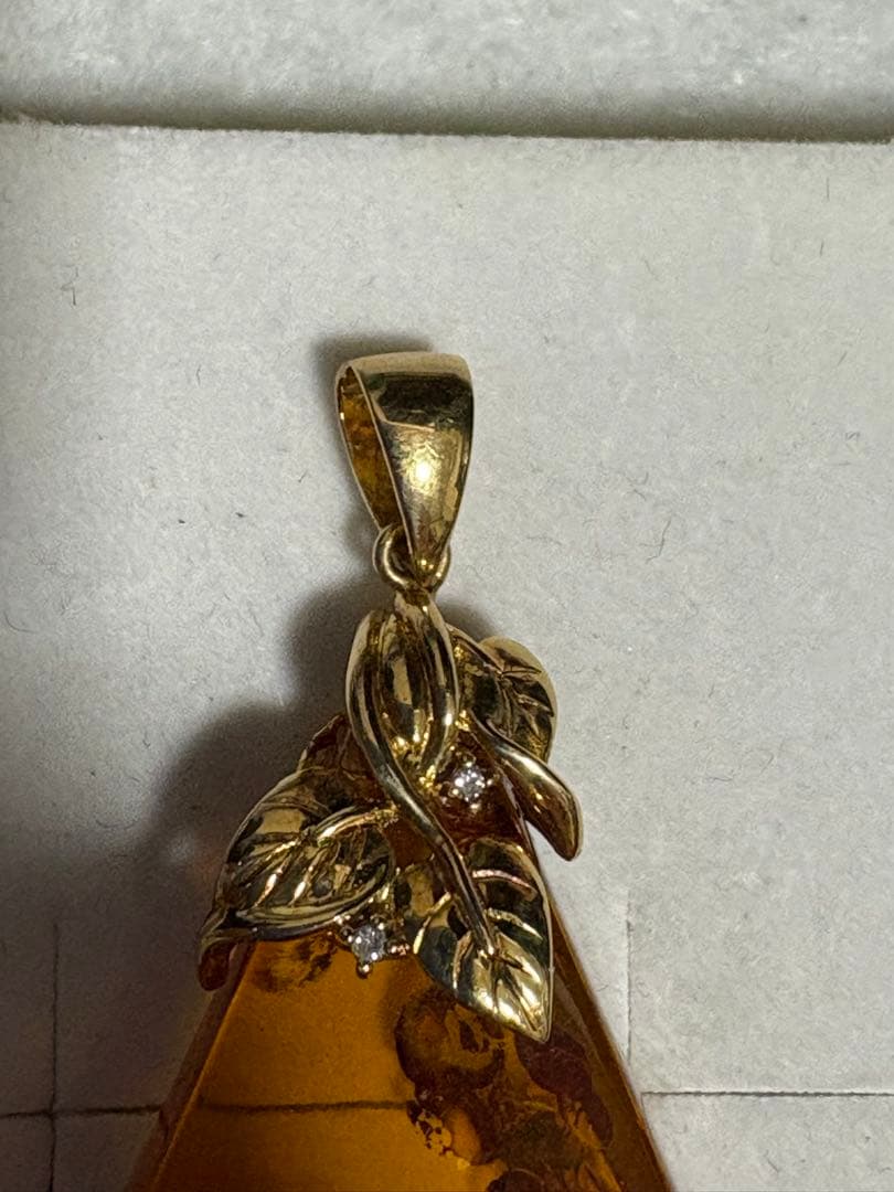 琥珀　K18 ダイヤ0.01 ペンダントトップ