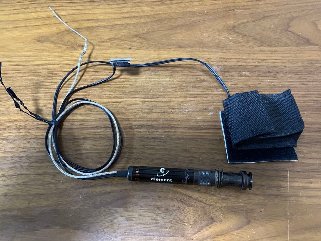 LR Baggsのelement アコースティックギター用ピックアップ