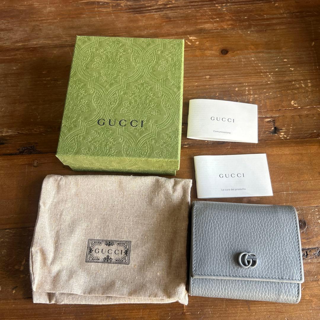 GUCCI グレー 二つ折り財布　美品