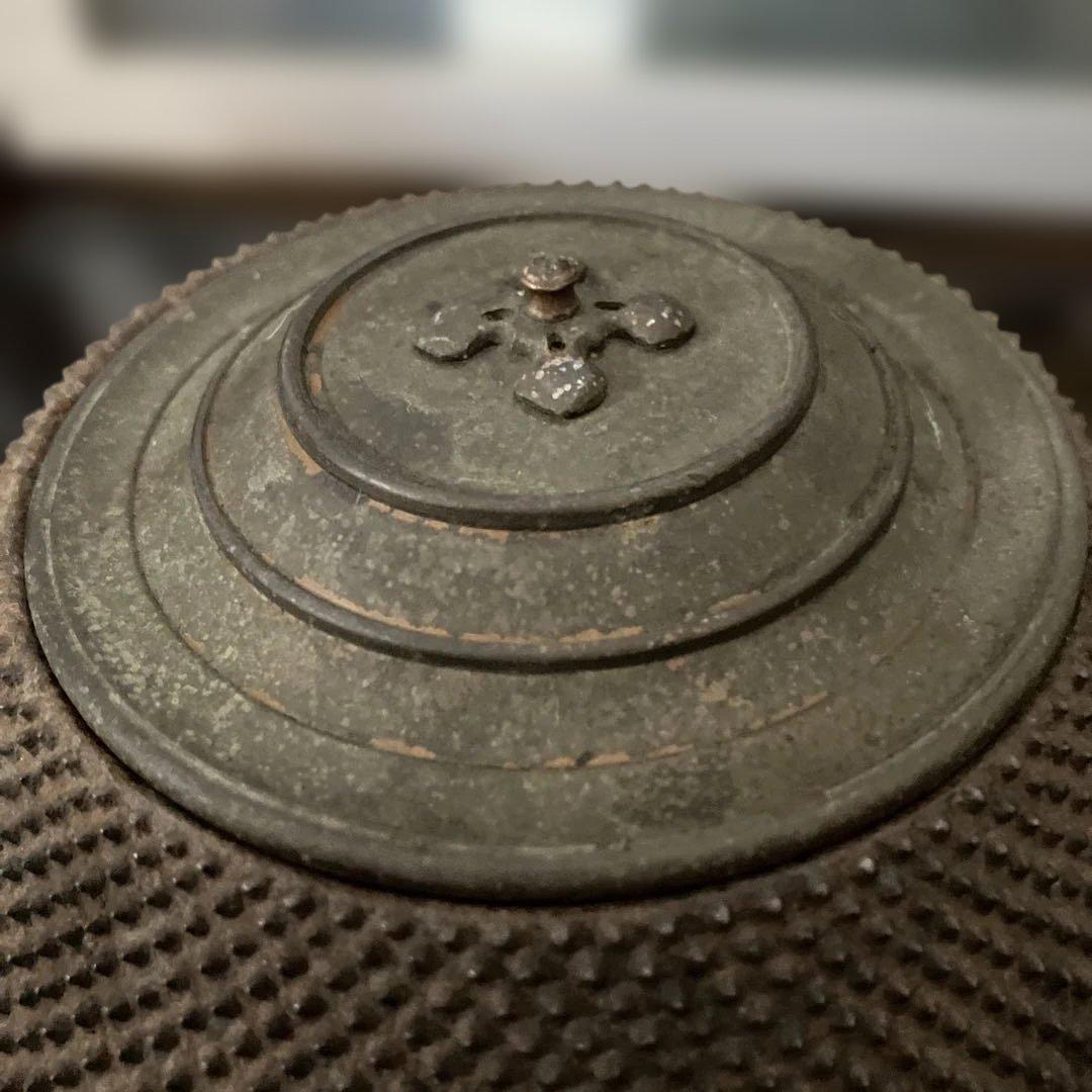 骨董品 金龍堂造鉄製網目模様の鉄瓶