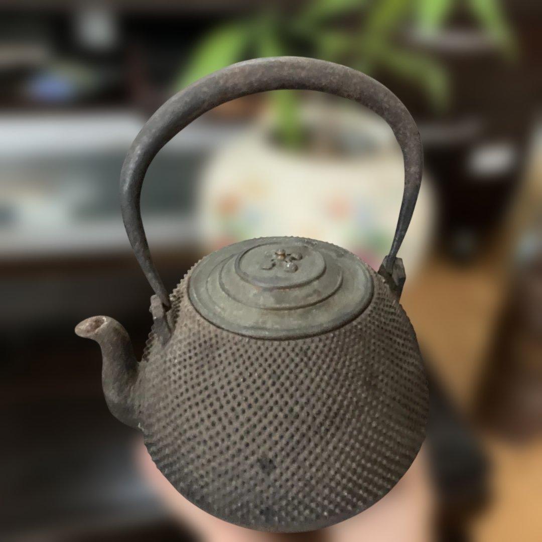 骨董品 金龍堂造鉄製網目模様の鉄瓶