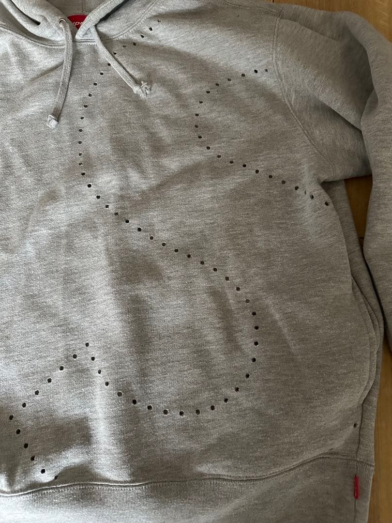 Supreme シュプリーム　フード付きパーカー