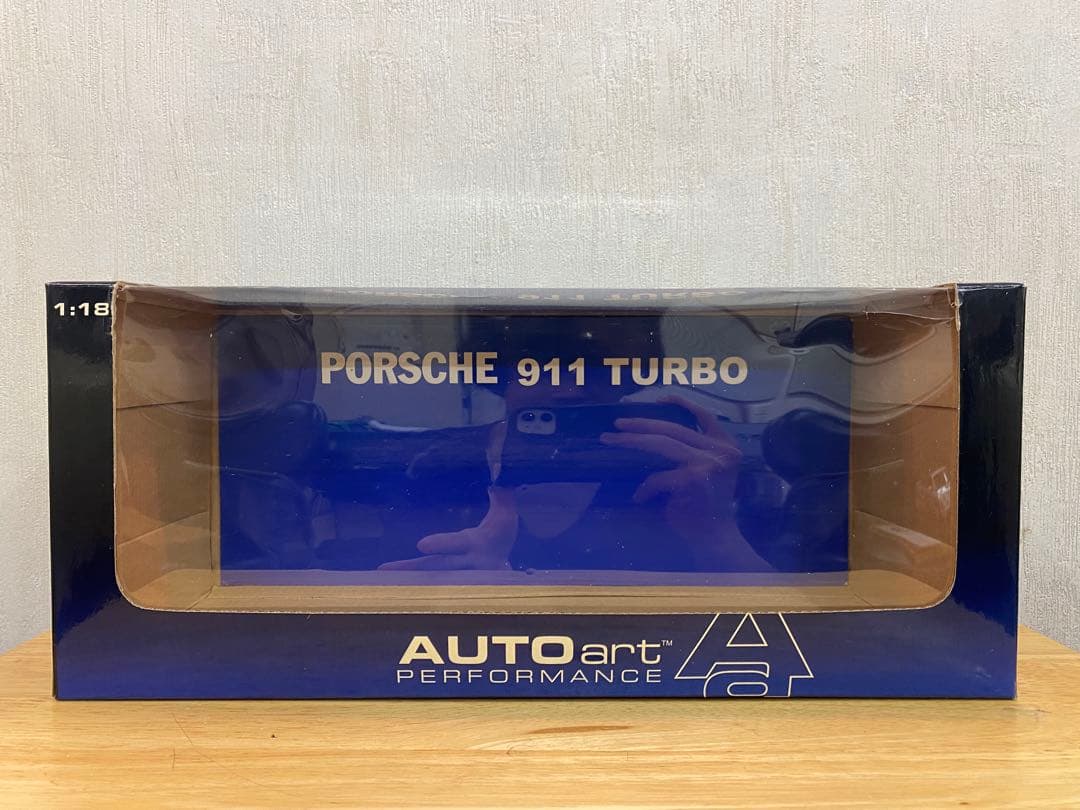 1/18 オートアート ポルシェ 911 (996) ターボ ミニカー