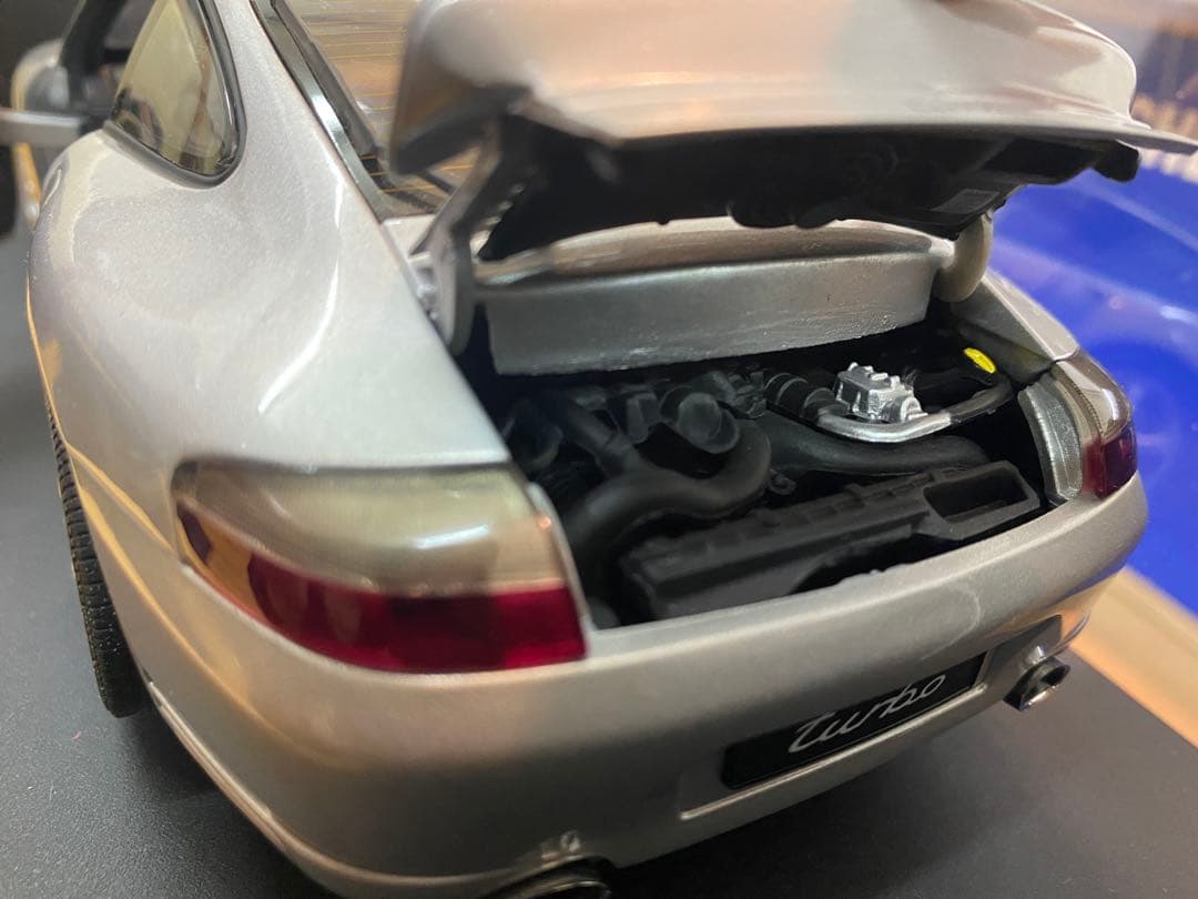1/18 オートアート ポルシェ 911 (996) ターボ ミニカー