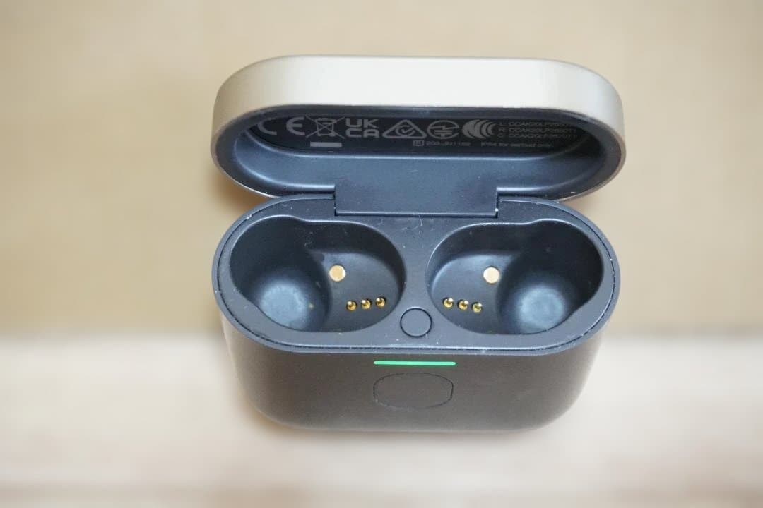 Bowers & Wilkins PI7 ワイヤレスヘッドフォン　ケースに傷あり