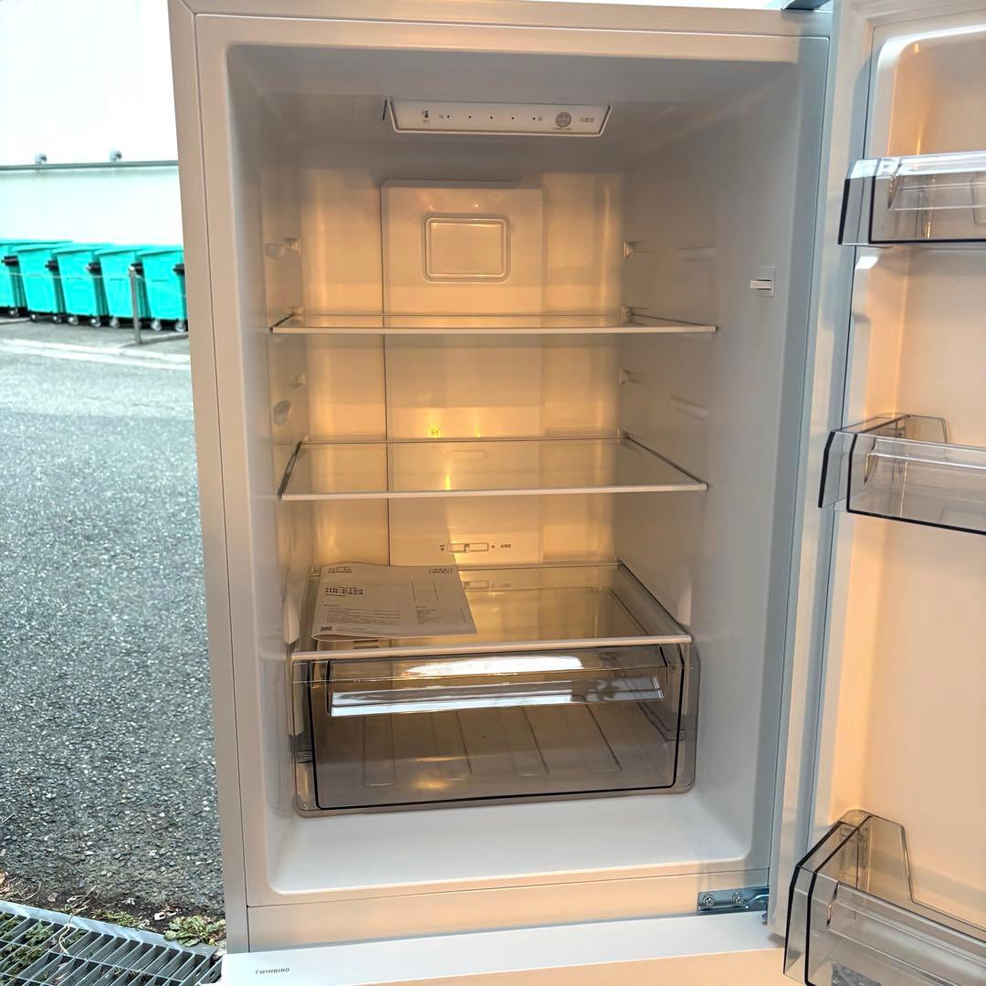 TWINBIRD 230L ガラストップ冷蔵庫 2024年モデル　洗浄済み