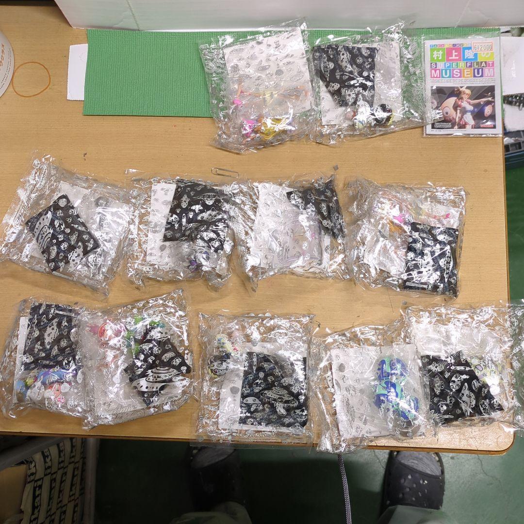 村上隆のスーパーフラットミュージアム ロサンゼルスエディション 9個。