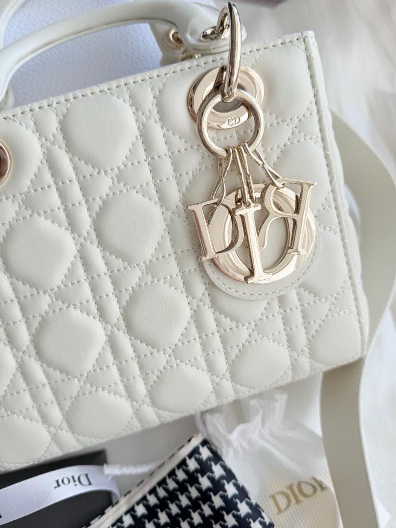 早い者勝ち！ アイボリー キルティング ショルダーバッグ