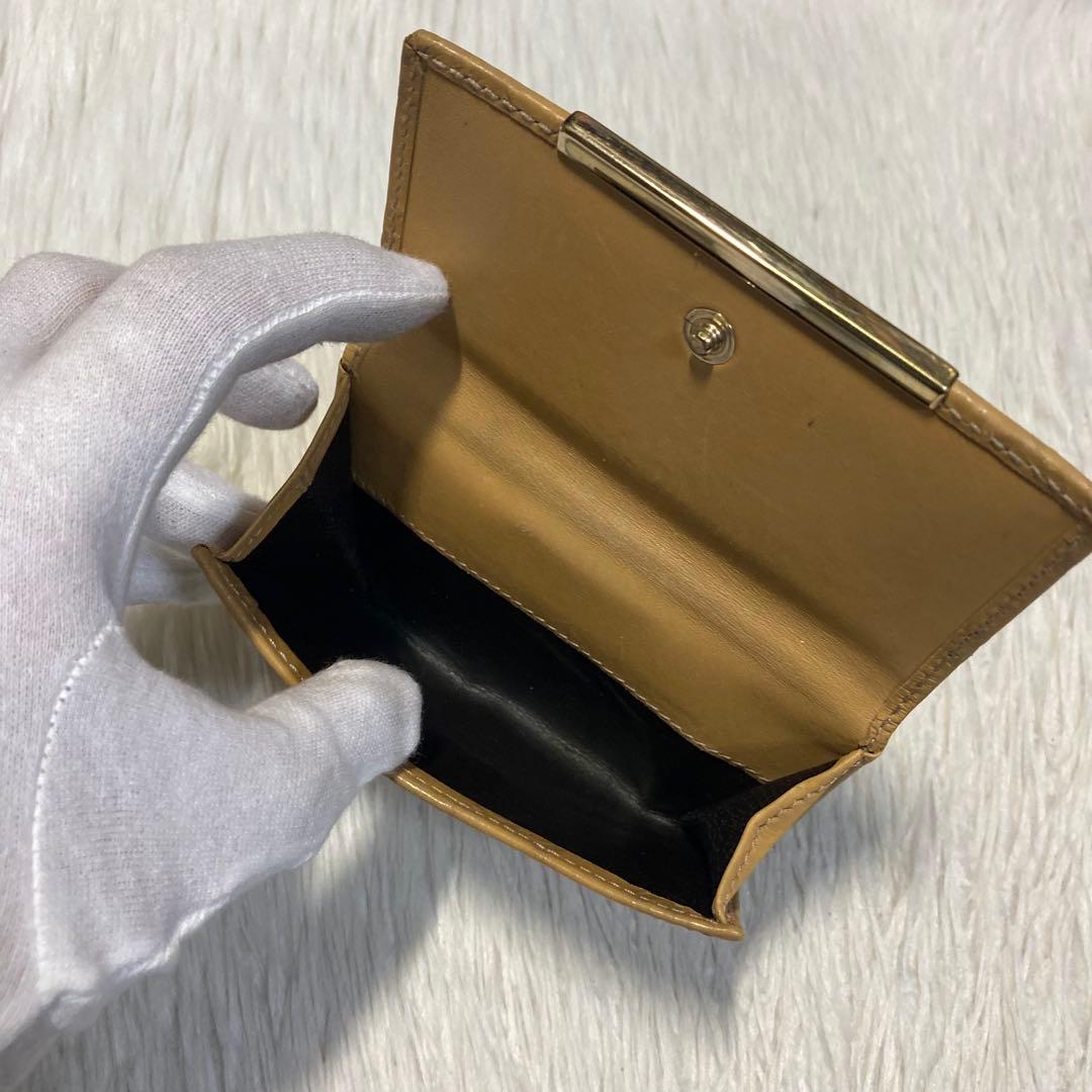 最終値下げ GUCCI グッチ　レザー　二つ折り　財布　金具　ベージュ