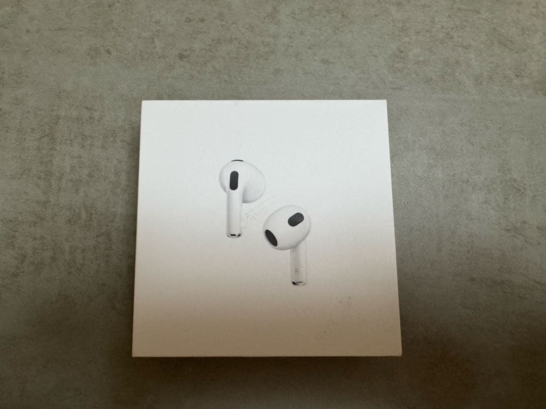 AirPods本体 充電ケース付き(第3世代)