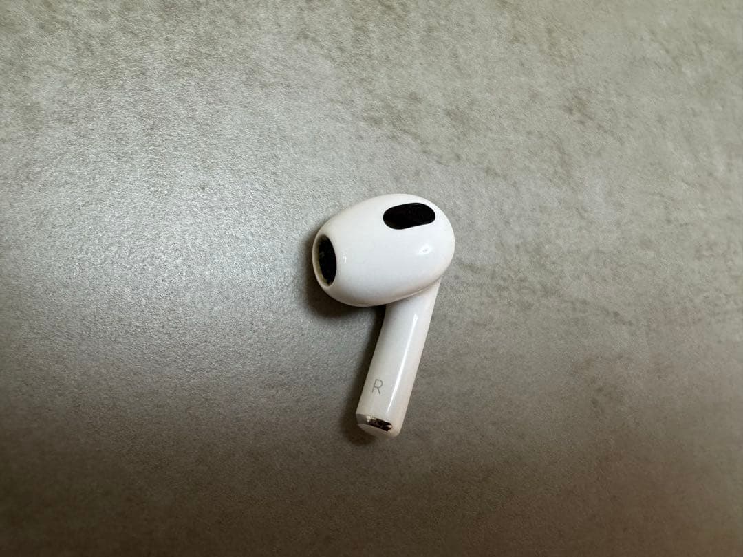 AirPods本体 充電ケース付き(第3世代)