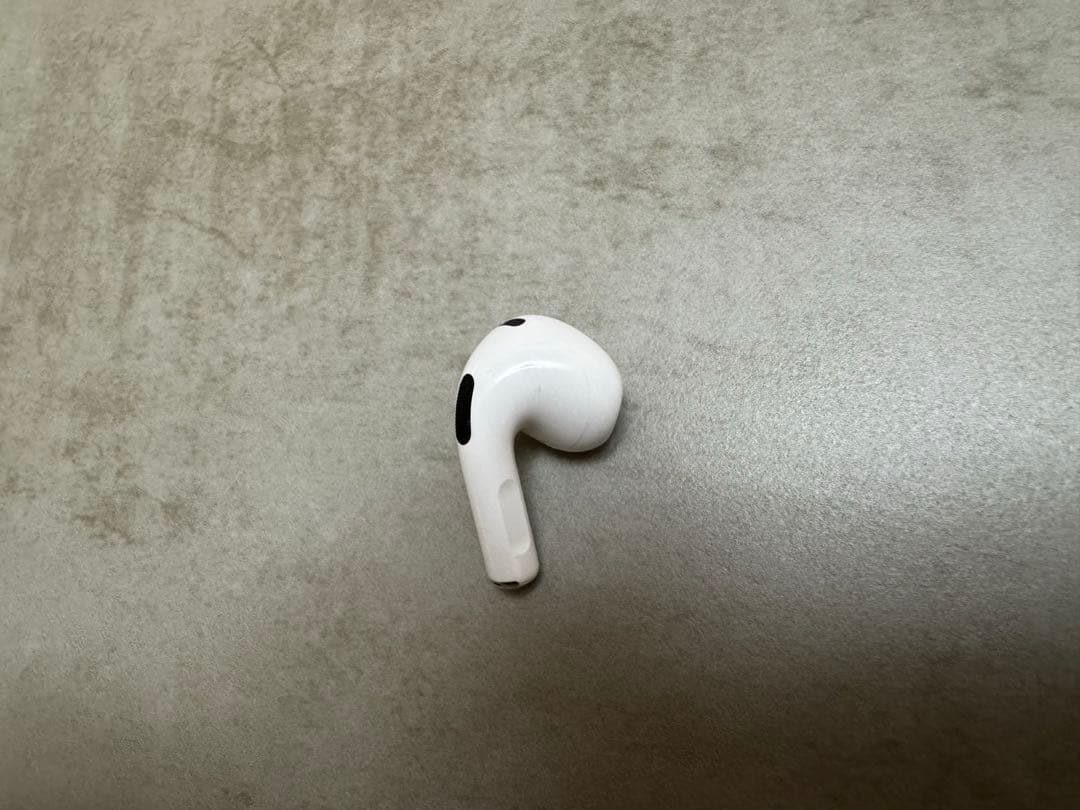 AirPods本体 充電ケース付き(第3世代)