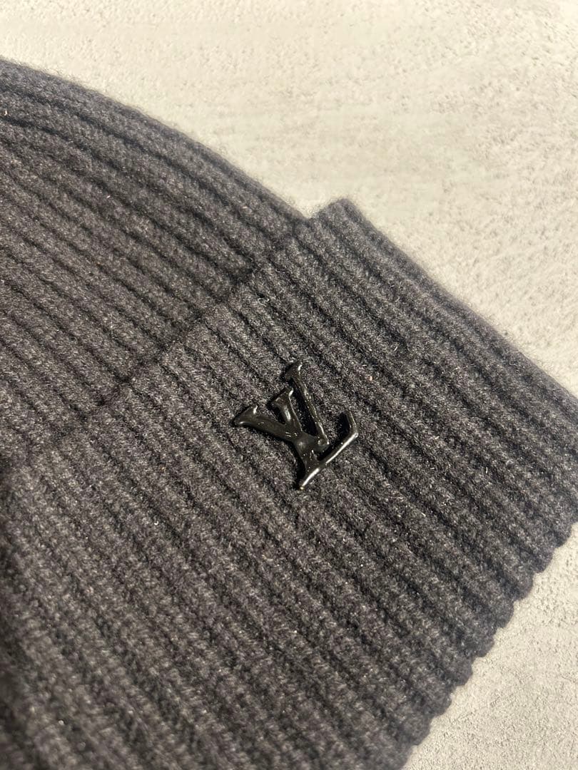 シーズンオフのため値下げ Louis Vuitton 黒 ニット帽