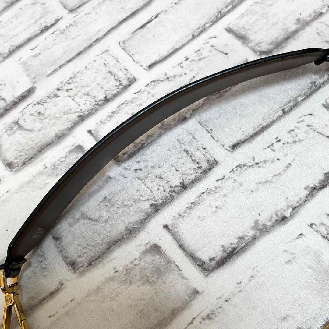 未使用級✨フェンディ　ストラップユー　ズッカ柄　エンボス　ゴールド金具