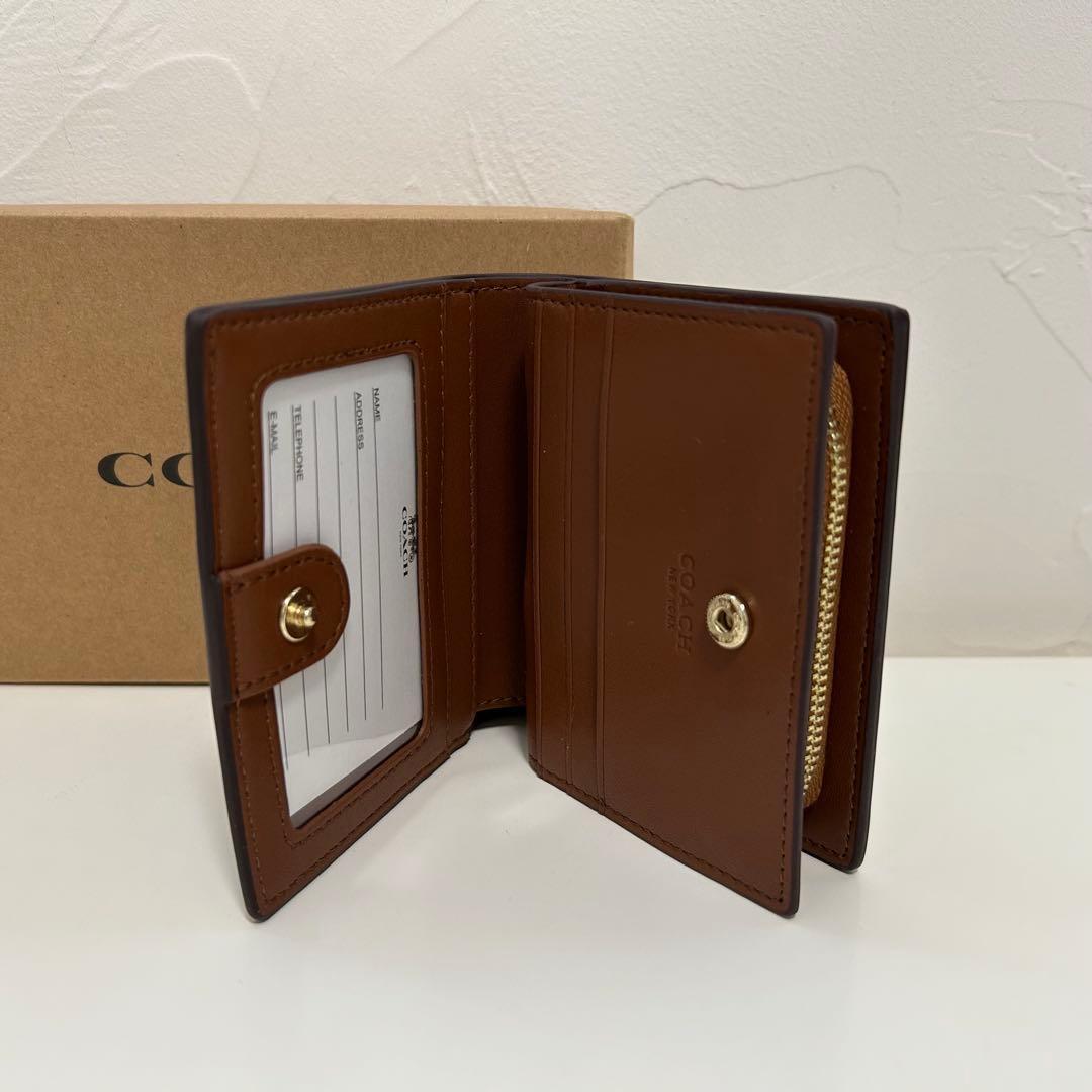 耀くん 新品 COACH 財布 二つ折り財布 カーキ×レッドウッド シグネ