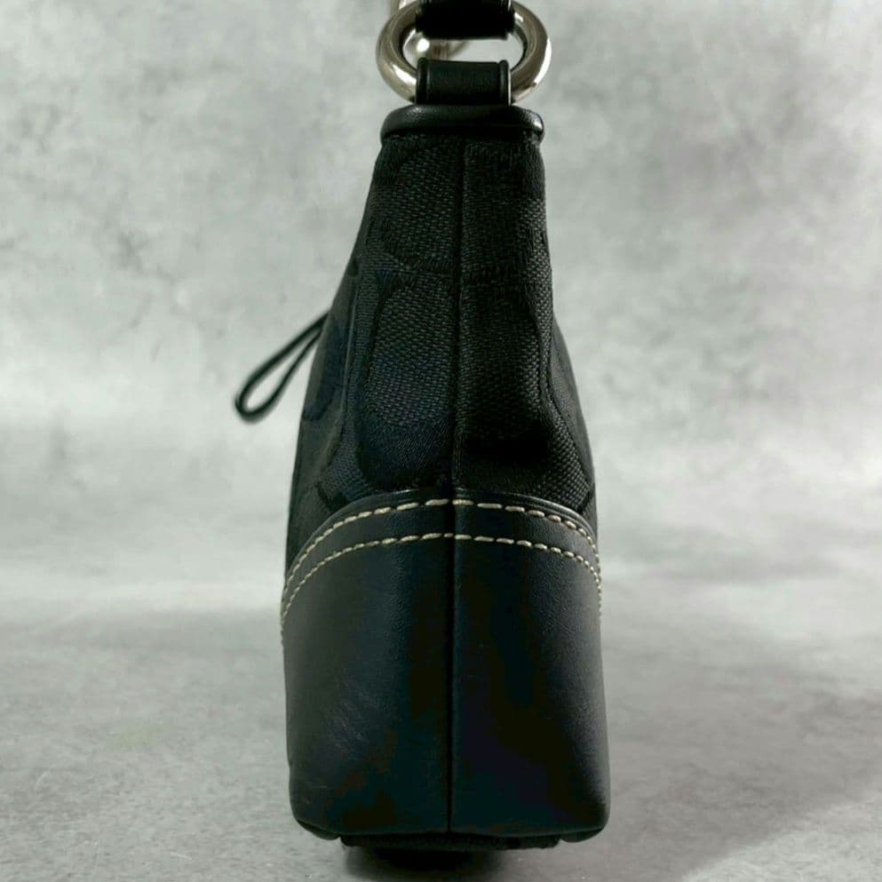 バッグ Coach Signature AccessoryPouch Black Y2K