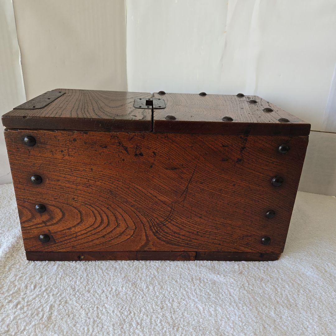 銭箱　鍵付　銭函　千両箱　古民具　古道具　箪笥　時代箪笥　太鼓鋲　大正浪漫