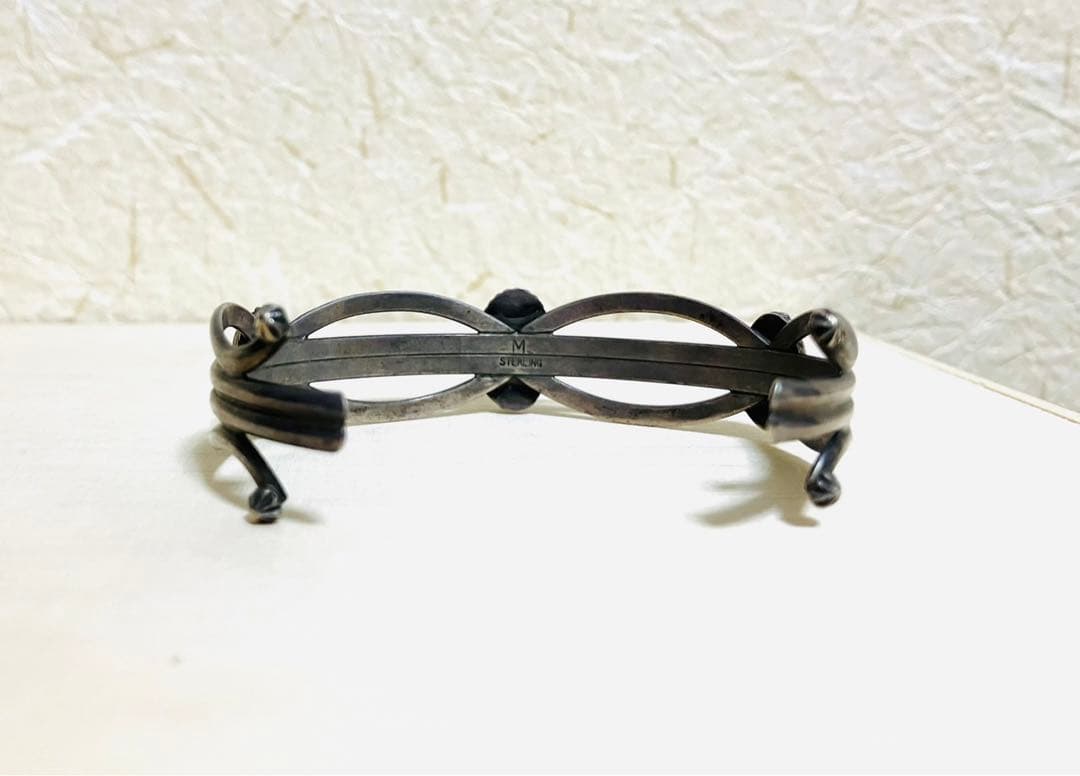 ナバホ族　シルバーバングル　ターコイズ　コーラル　インディアンジュエリー