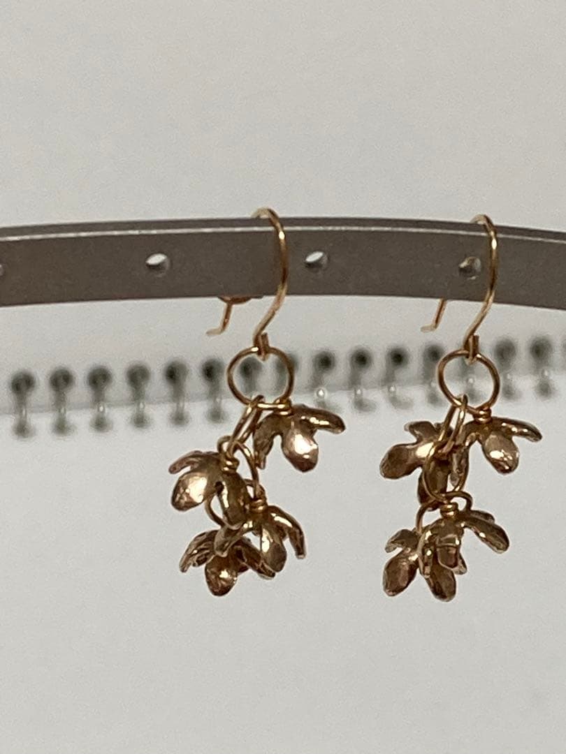 美品　カオル　kaoru かすみ草　ピアス　k10 k18 両耳　証明書付き