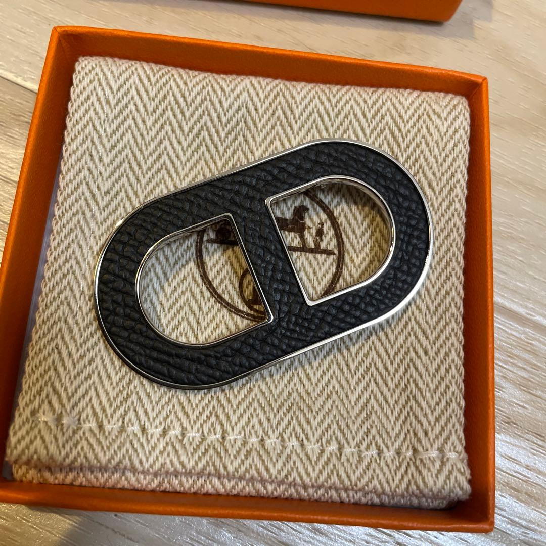 HERMES ブローチ　シェーヌダンクル　ノアール　黒