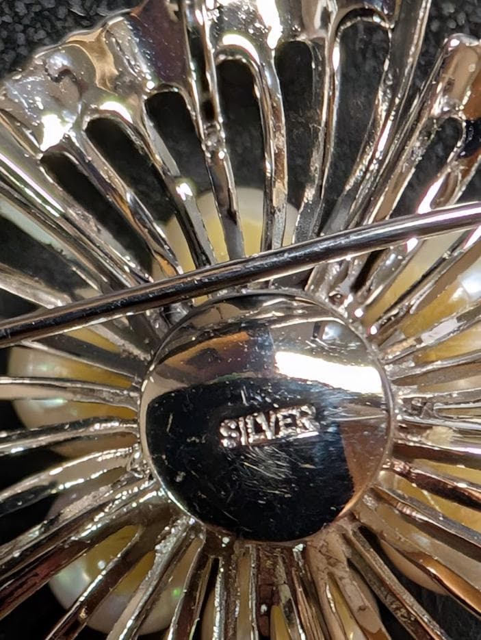 真珠のブローチ　ミキモト 　お花のモチーフ