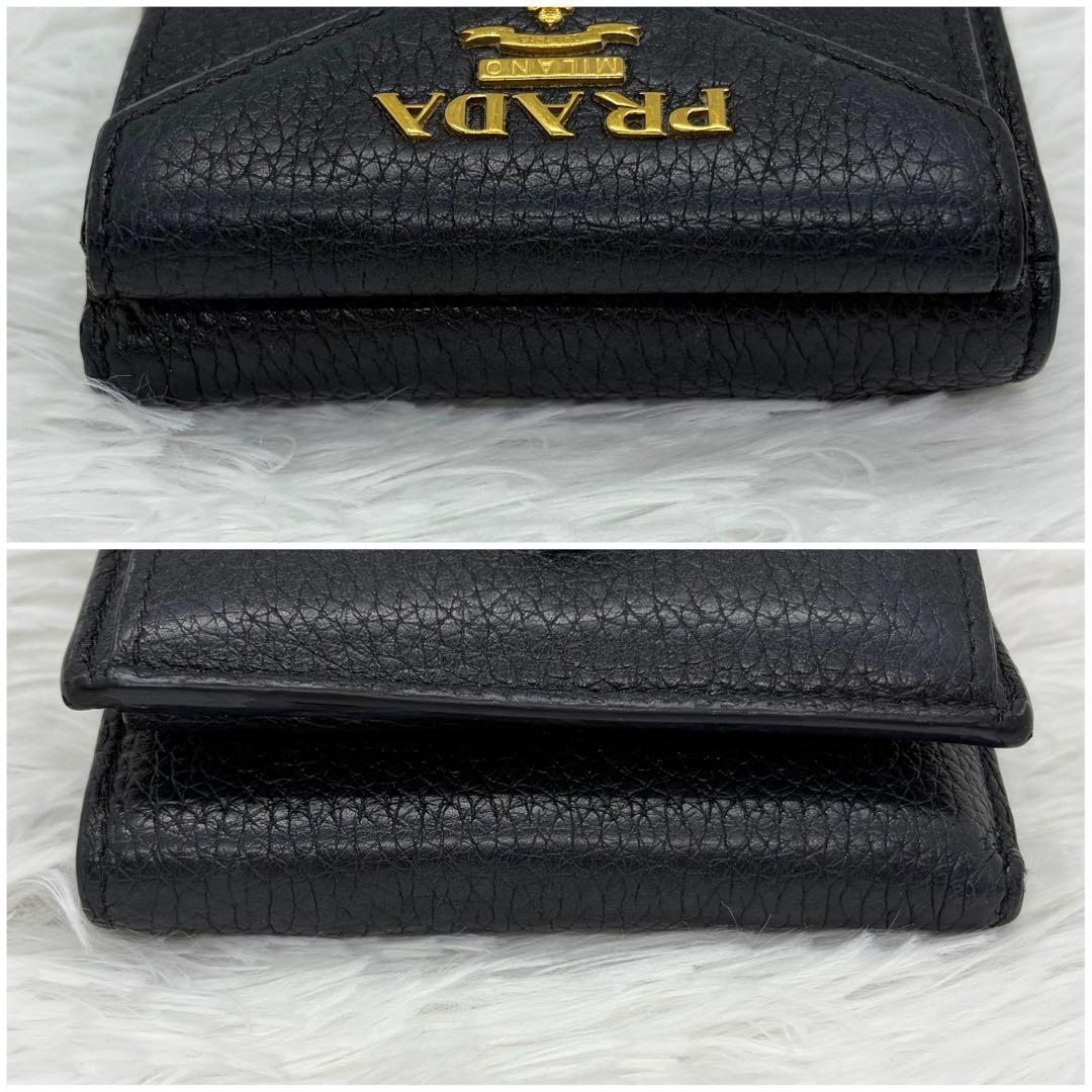 RFID搭載/現行✨プラダ　三つ折り　財布　金ロゴ　シボ革　レザー　黒