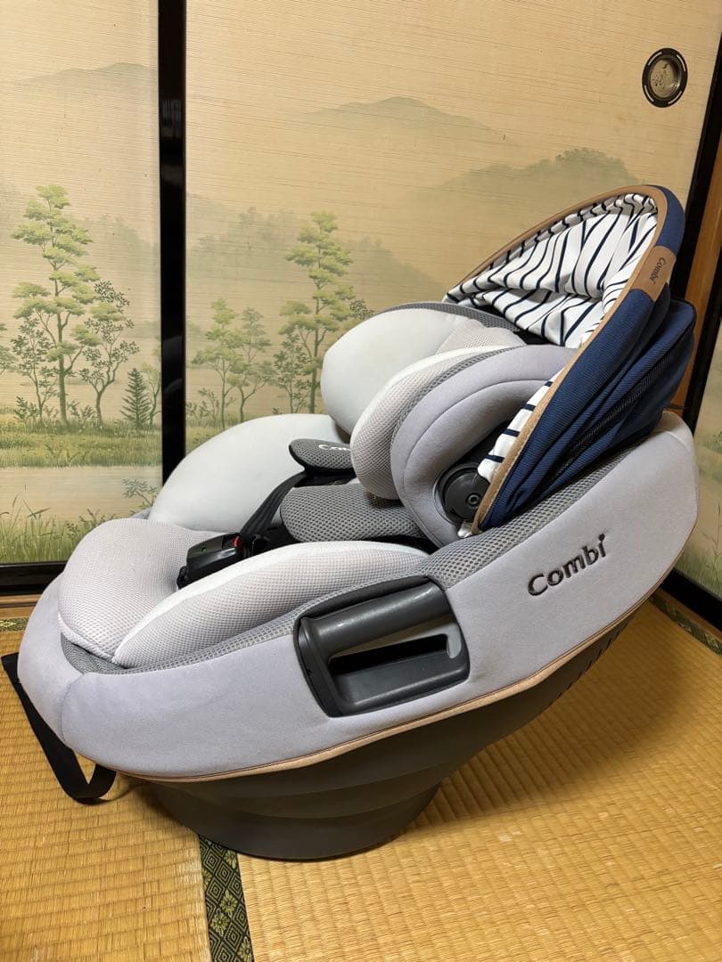 コンビ　ザエス　チャイルドシートZB-690 インナークッションと本体のみ