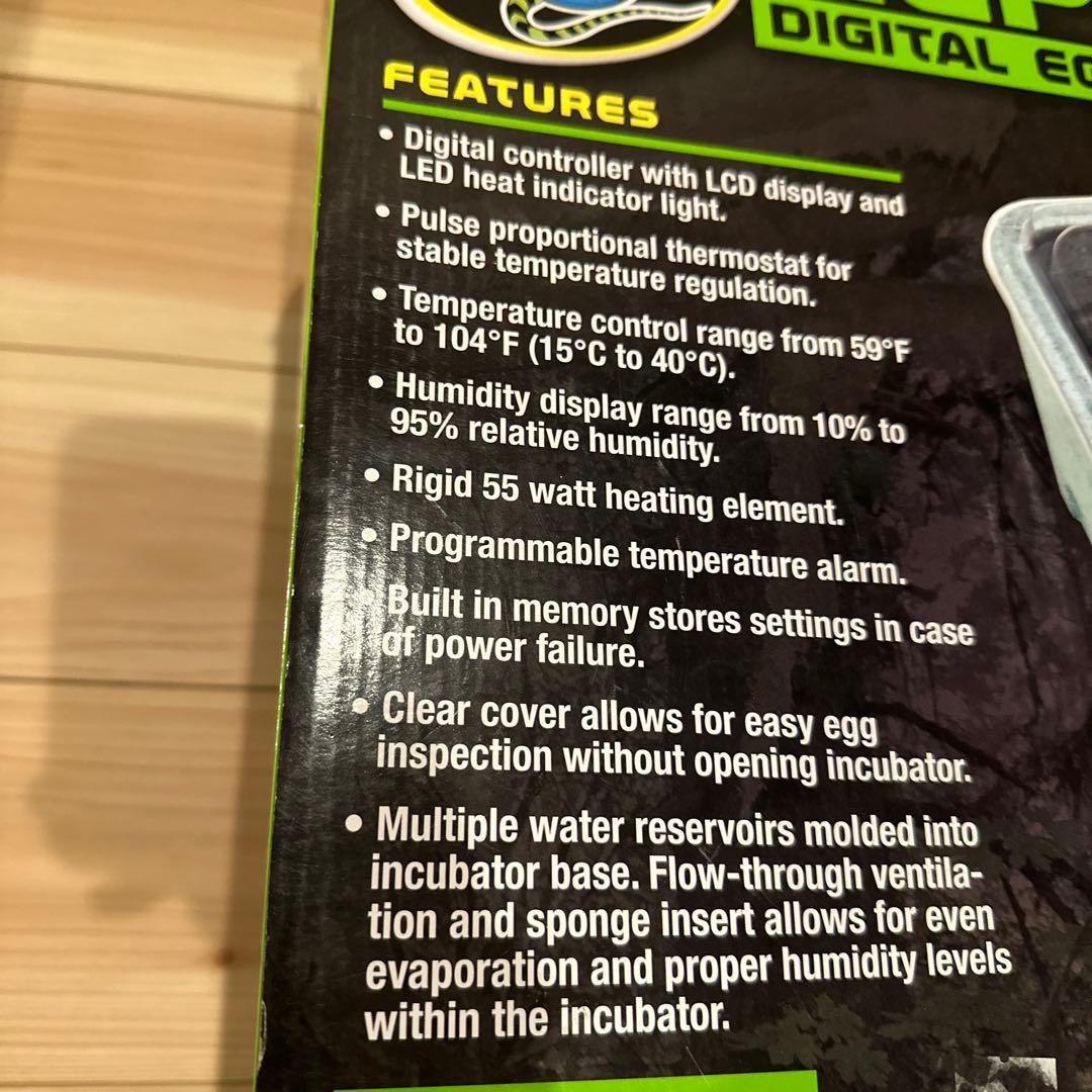 爬虫類　インキュベーター　孵卵器