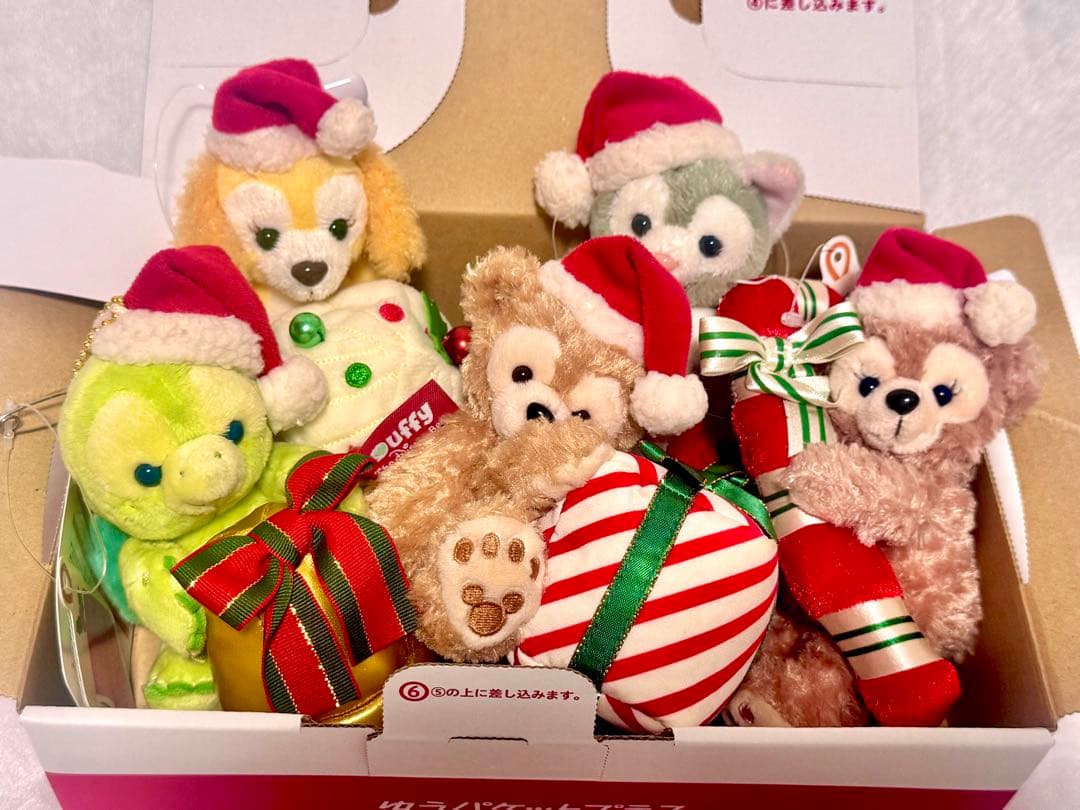 ダッフィー　フレンズ　クリスマス　バッジ