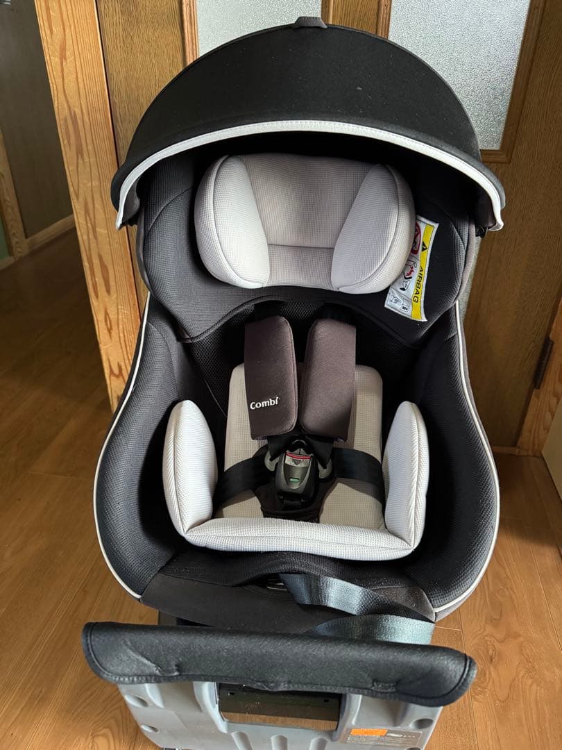 Combi チャイルドシート ブラック/ホワイト