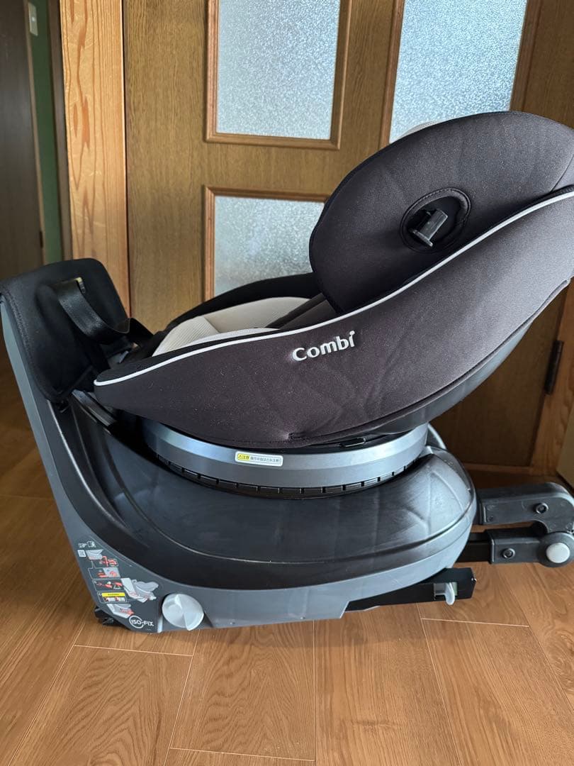 Combi チャイルドシート ブラック/ホワイト