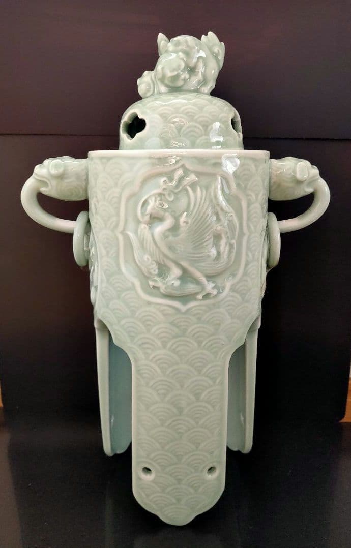 伊万里焼 伝統工芸士 市川冬山窯 色鍋島 青磁 耳環付 香炉 (箱付)