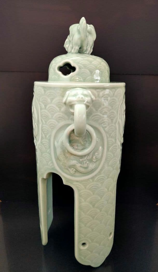 伊万里焼 伝統工芸士 市川冬山窯 色鍋島 青磁 耳環付 香炉 (箱付)