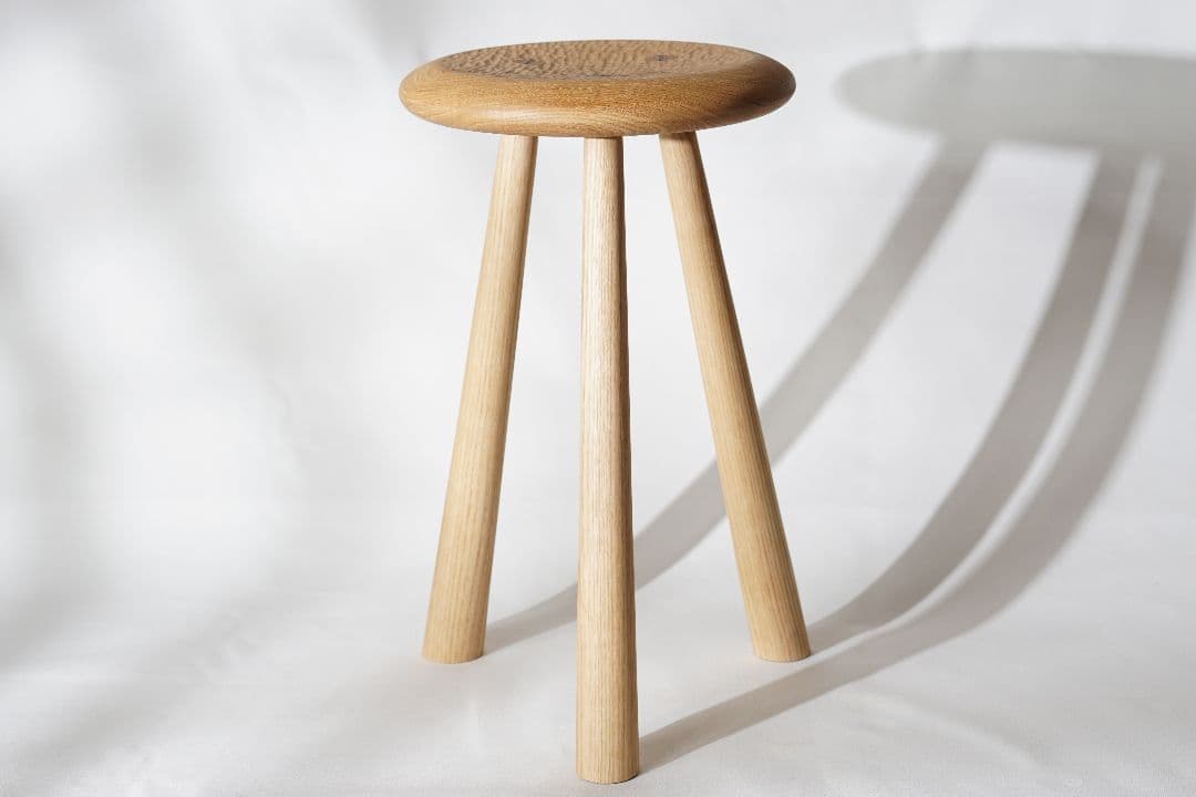 無垢な栗の木スツール
