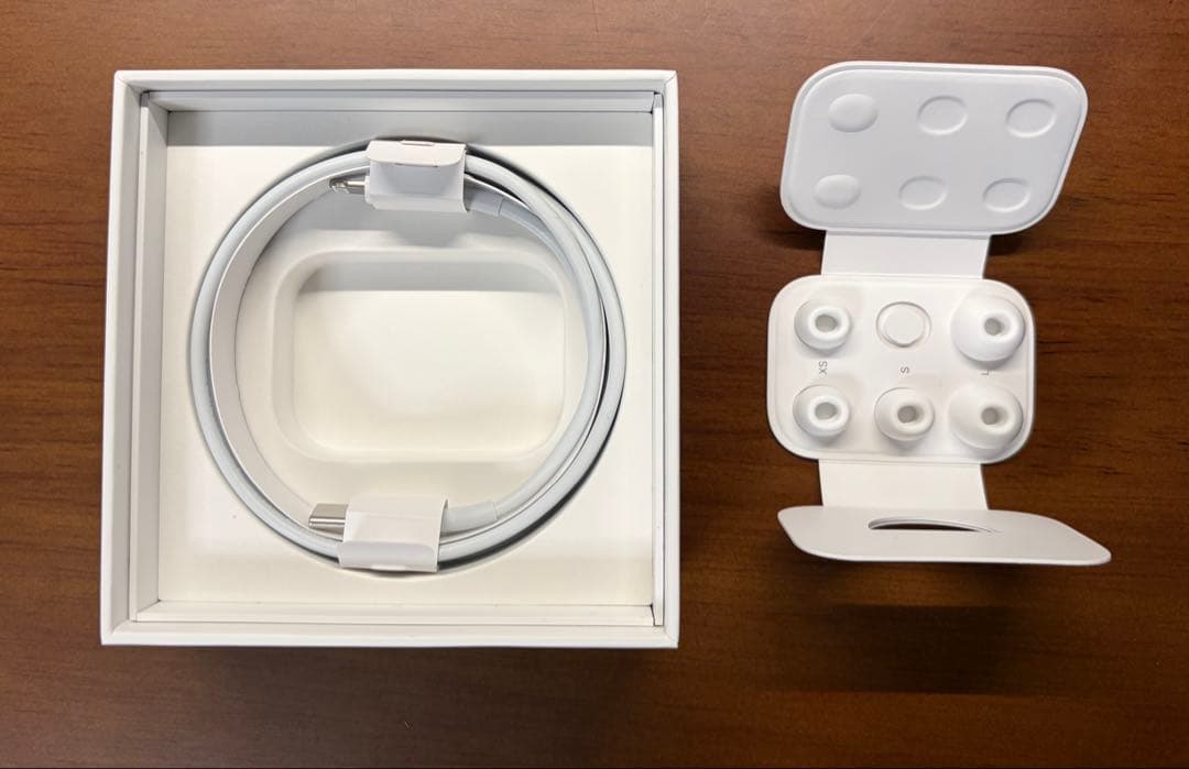 AirPods Pro2本体 充電ケース付き【ライトニング】