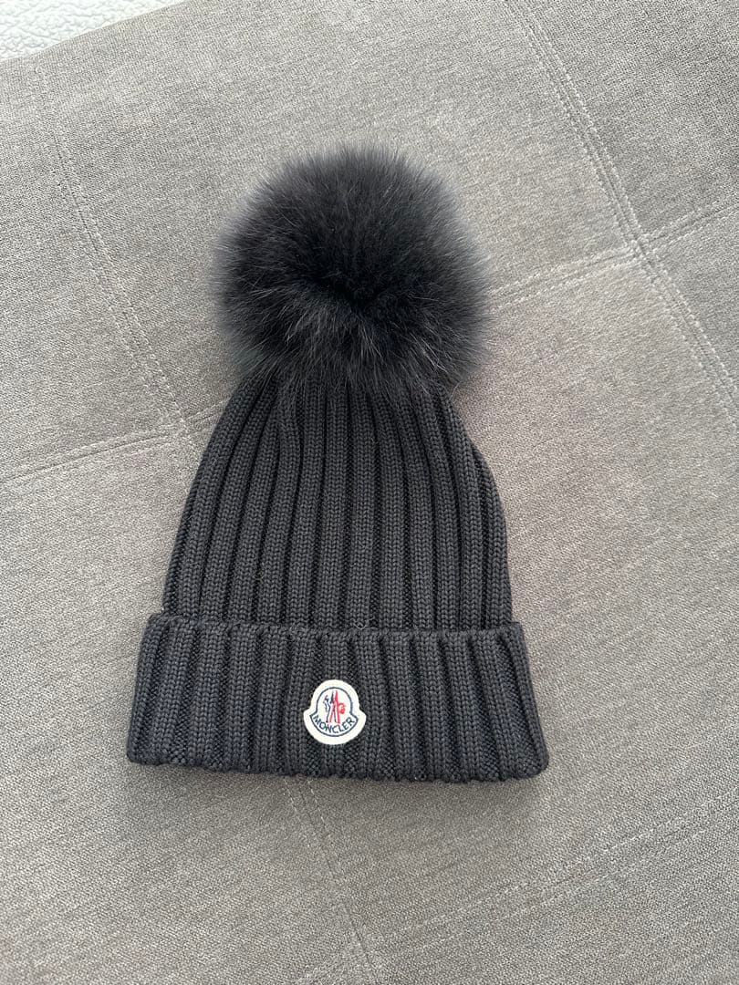 MONCLER 黒 ニット帽 ファー付きポンポン