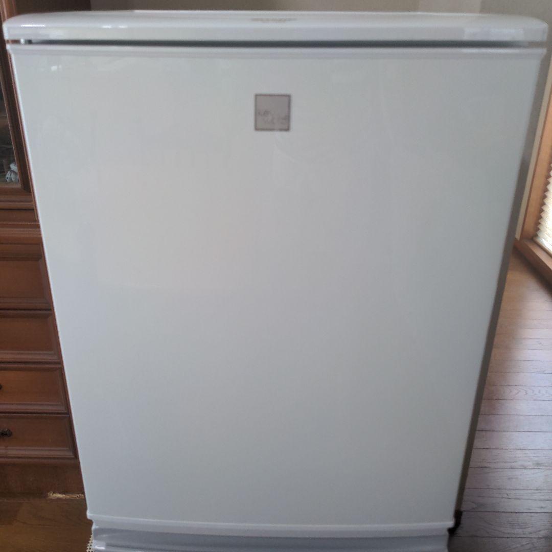 ホワイト冷蔵庫 シンプルデザイン