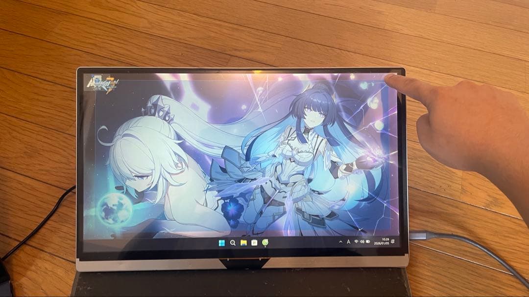 中古Qriom 15.6インチ マルチタッチ　ポータブルモニター